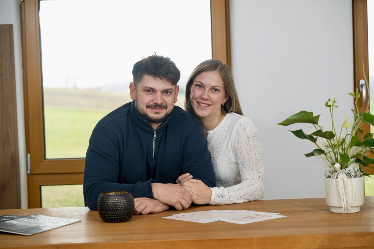Matthias Marjanovic und Lisa Hammer gemeinsam am Tisch