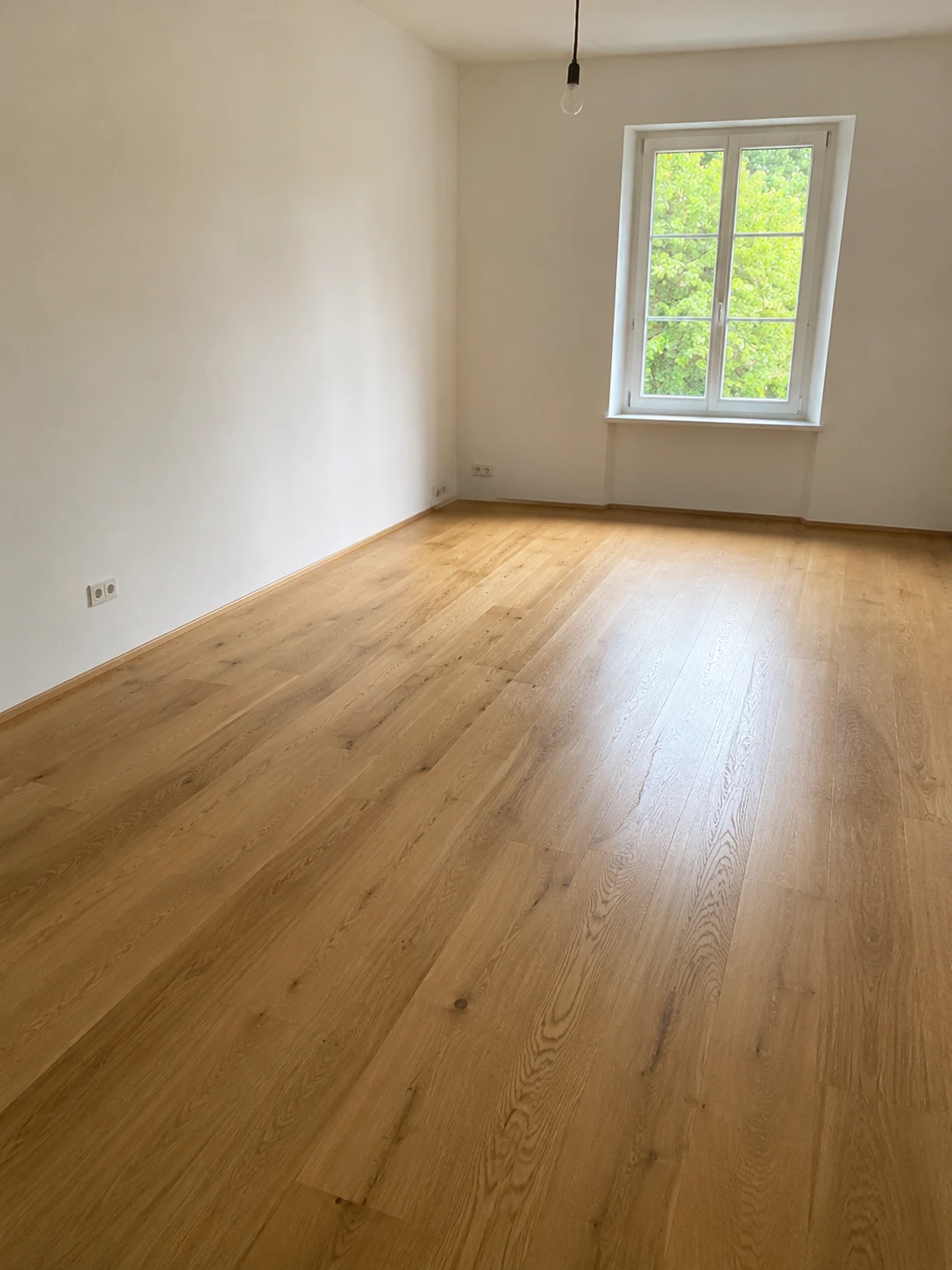 Heller Parkettboden in einer Wohnung in Engerwitzdorf